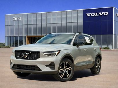 New 2026 Volvo XC40 B4 Core w/ Climate Package