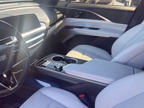 Used 2024 Cadillac Lyriq Luxury RWD image 13
