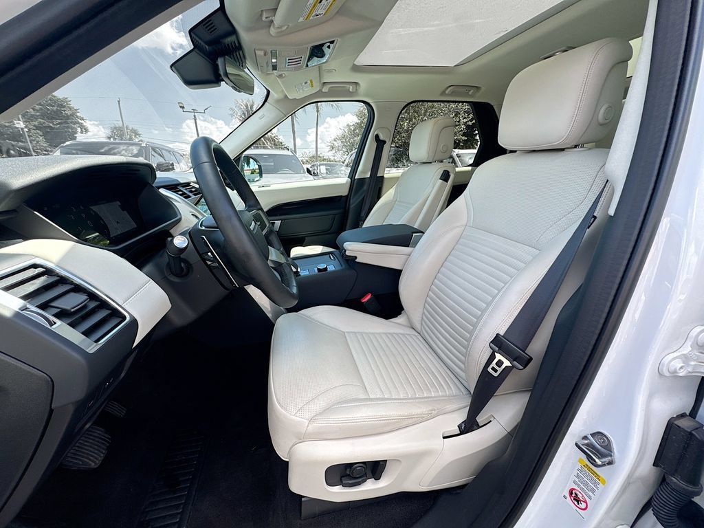 Used 2025 Land Rover Discovery S AWD/4WD image 23