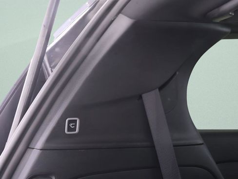 Used 2025 Chrysler Pacifica Select image 28