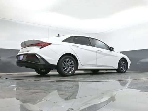 Used 2024 Hyundai Elantra SEL image 44
