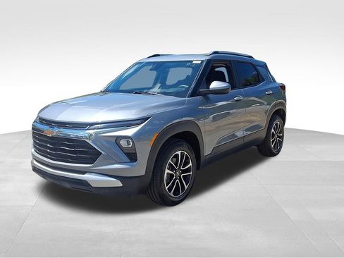Used 2024 Chevrolet TrailBlazer LT AWD/4WD image 3