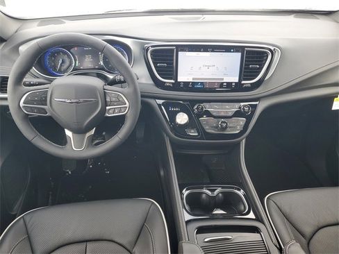 New 2026 Chrysler Pacifica Limited w/ Trailer Tow Group image 13