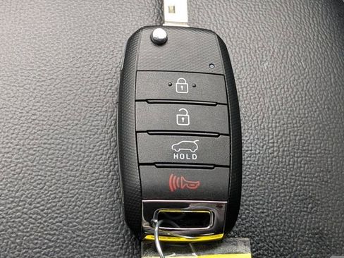 Used 2018 Kia Sorento L image 24