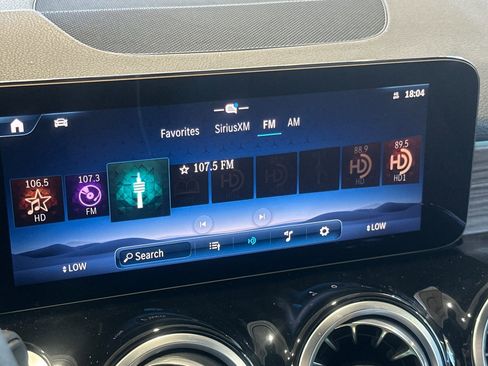 New 2025 Mercedes-Benz GLB 250 4MATIC image 18