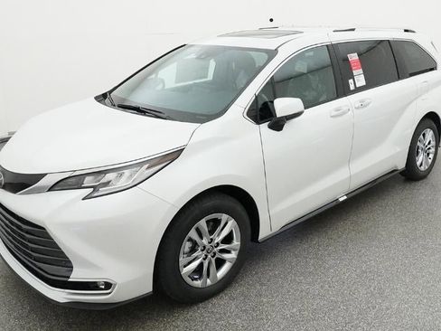 New 2026 Toyota Sienna Limited FWD image 1