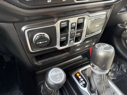 Used 2018 Jeep Wrangler Unlimited Sahara image 24