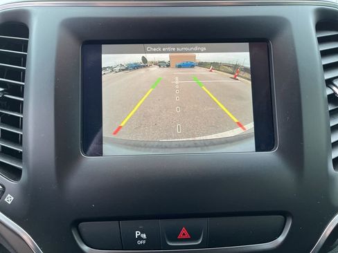 Used 2020 Jeep Cherokee Latitude Plus FWD image 25