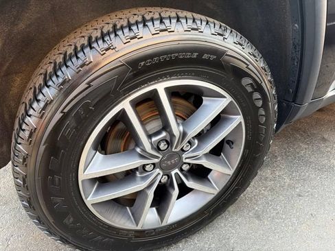Used 2021 Jeep Grand Cherokee Limited AWD/4WD image 9