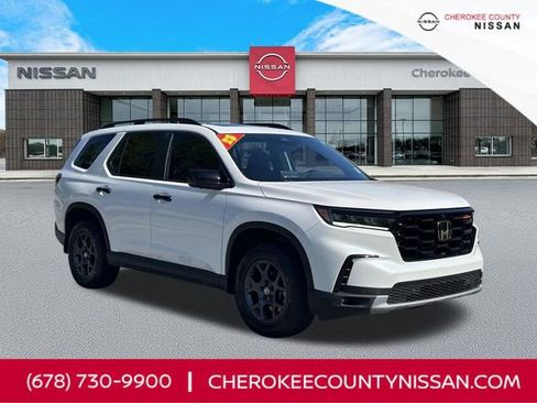 Used 2025 Honda Pilot TrailSport image 1