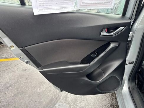 Used 2017 MAZDA MAZDA3 Sport w/ Preferred Equipment Package FWD image 17