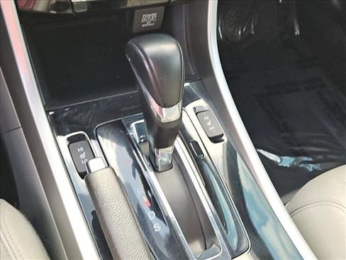 Used 2016 Honda Accord Touring image 16