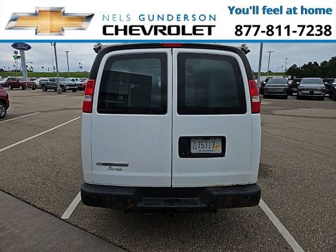Used 2017 Chevrolet Express 3500 Extended image 5