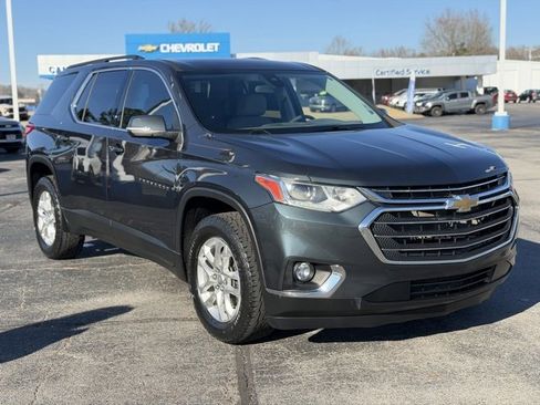 Used 2021 Chevrolet Traverse LT image 16
