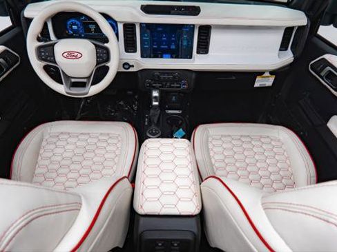 Used 2026 Ford Bronco 4-Door AWD/4WD image 3