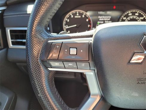 Used 2022 Mitsubishi Outlander SE image 31