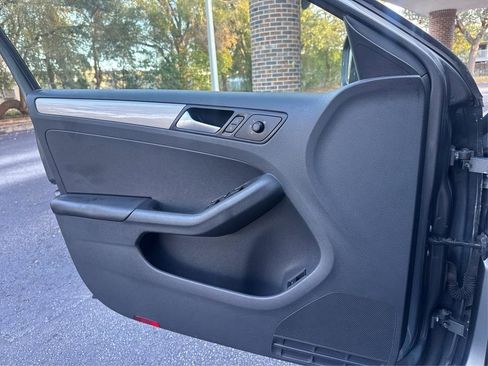 Used 2017 Volkswagen Jetta SE image 20