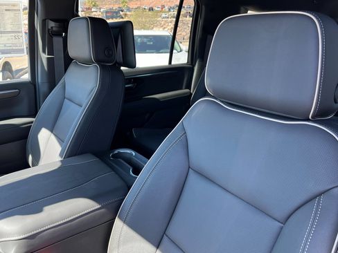 New 2026 Chevrolet Suburban Premier image 17