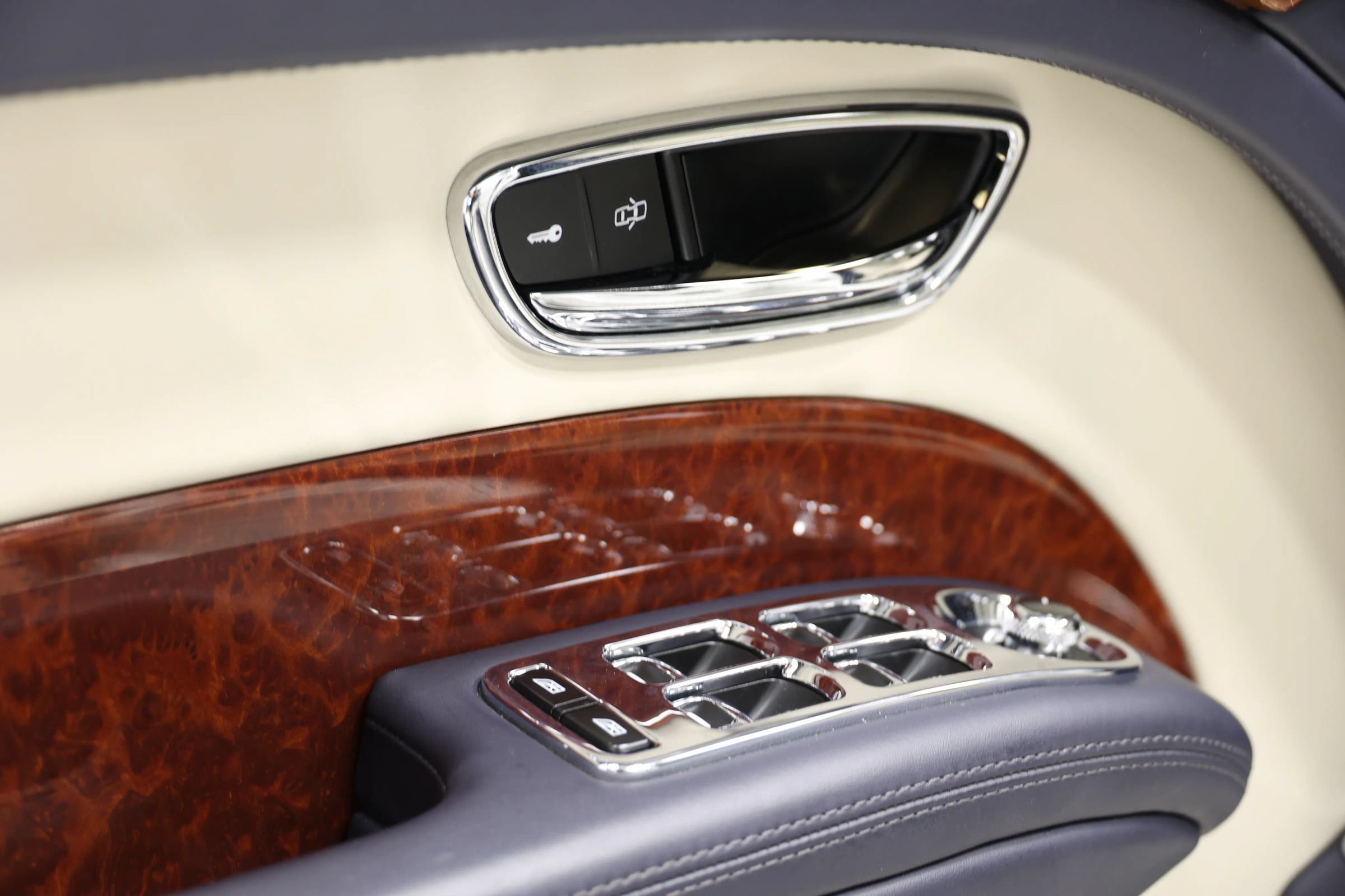 Used 2017 Bentley Mulsanne RWD image 15