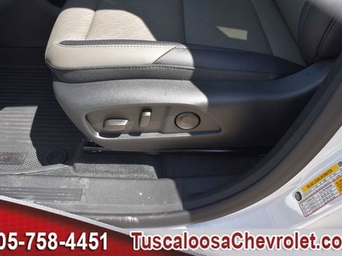 New 2026 Chevrolet Equinox LT w/ Convenience Package II FWD image 16