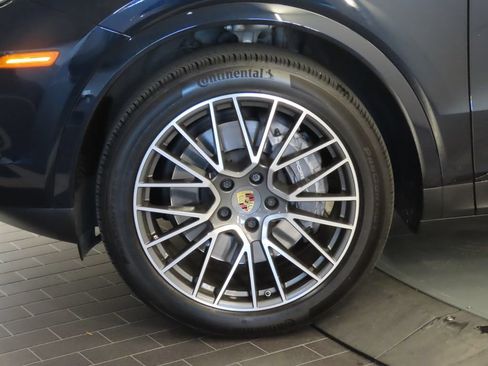 Certified 2023 Porsche Cayenne Platinum Edition AWD/4WD image 11