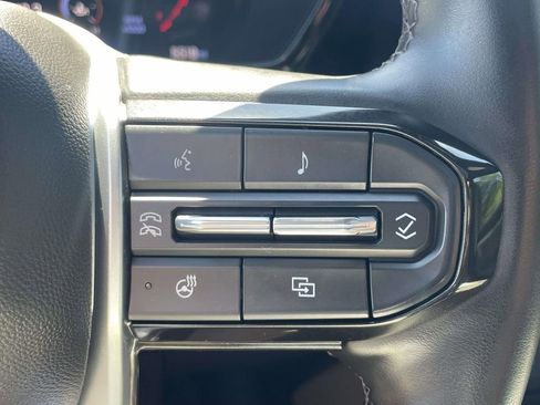 Used 2025 Chevrolet Colorado ZR2 w/ Technology Package AWD/4WD image 22
