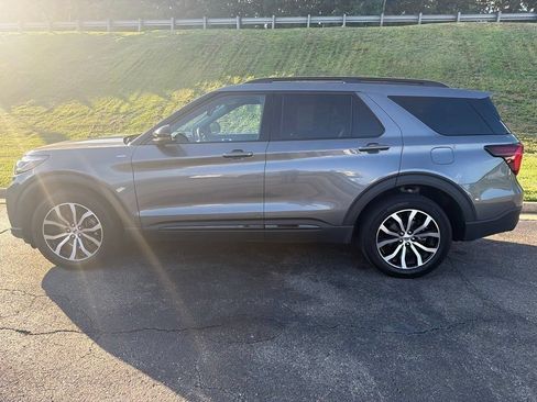Used 2025 Ford Explorer ST-Line AWD/4WD image 4