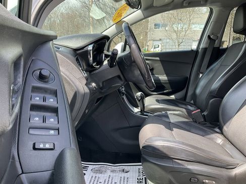 Used 2020 Chevrolet Trax LT w/ LT Convenience Package image 22