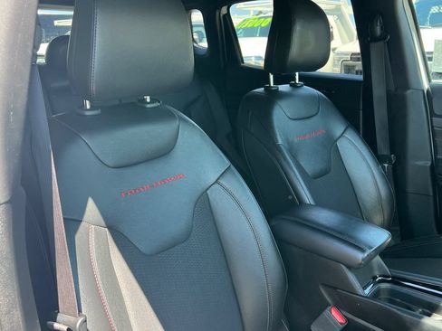 Certified 2025 Jeep Compass Trailhawk AWD/4WD image 16