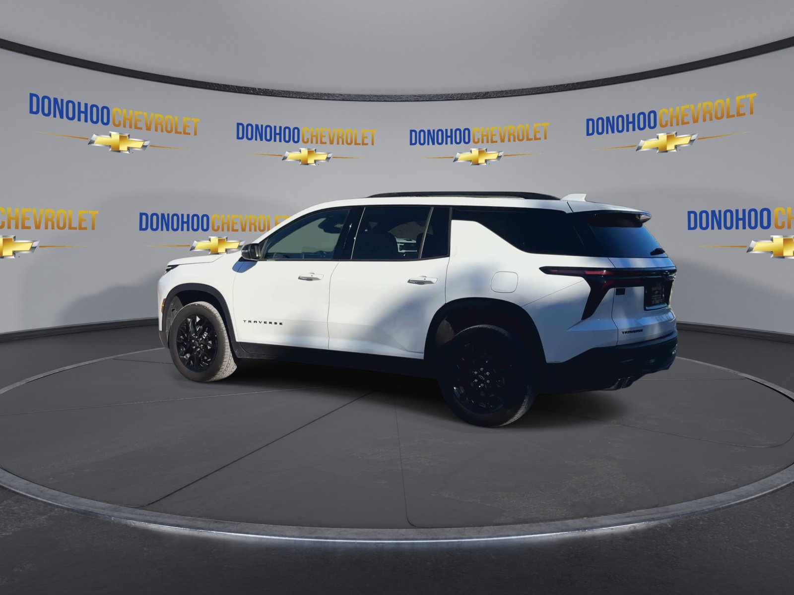 Used 2025 Chevrolet Traverse LT w/ Midnight/Sport Edition FWD image 9