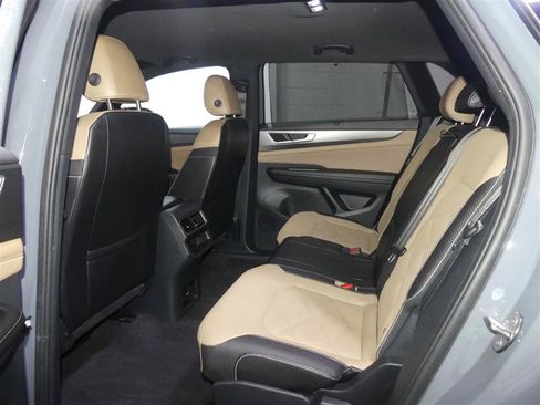 Used 2024 Volkswagen Atlas Cross Sport SE FWD image 27