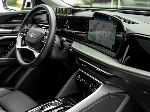 Certified 2025 Audi Q5 Premium Plus w/ Premium Plus AWD/4WD image 38