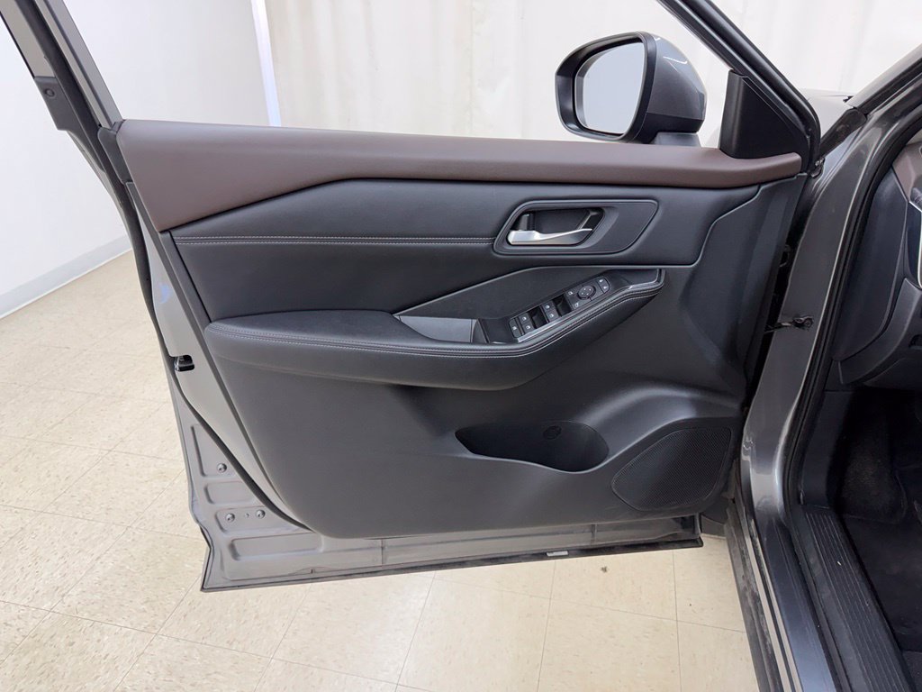Used 2023 Nissan Rogue SV w/ SV Premium B Package AWD/4WD image 16