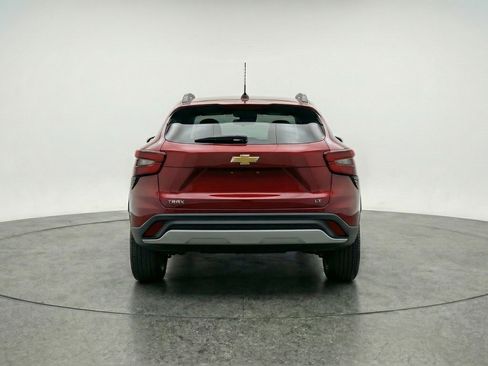 Used 2025 Chevrolet Trax LT w/ LT Convenience Package image 7