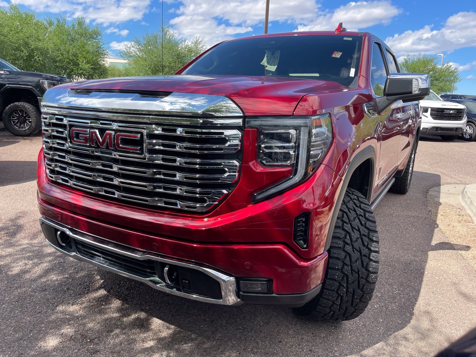 Used 2024 GMC Sierra 1500 Denali w/ Denali Reserve Package AWD/4WD image 1