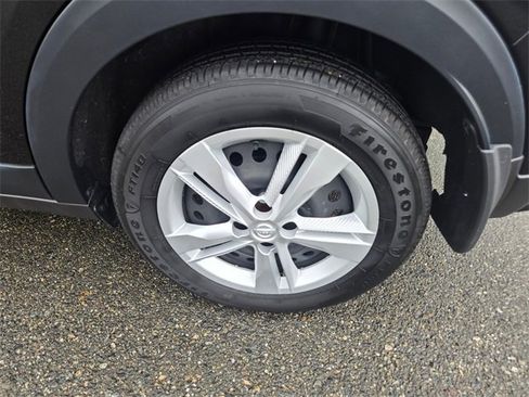 Used 2024 Nissan Kicks S image 12