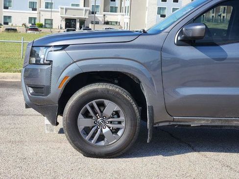 Certified 2025 Nissan Frontier SV AWD/4WD image 6