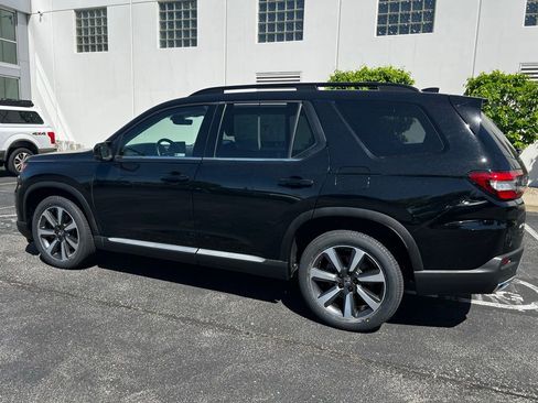 Used 2023 Honda Pilot Touring image 4