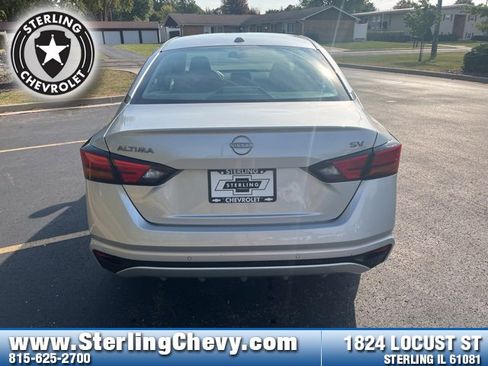 Used 2024 Nissan Altima 2.5 SV image 4