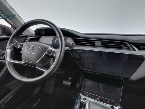 Used 2024 Audi Q8 e-tron Premium Plus AWD/4WD image 23