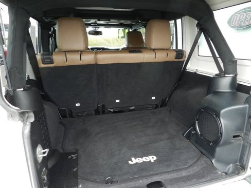 Used 2014 Jeep Wrangler Unlimited Sahara w/ Connectivity Group AWD/4WD image 14