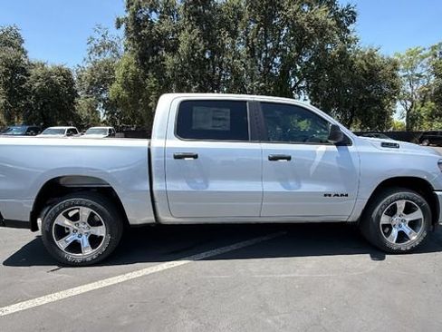 New 2026 RAM 1500 Express AWD/4WD image 3