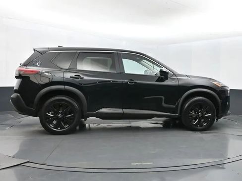 Used 2023 Nissan Rogue SV image 4