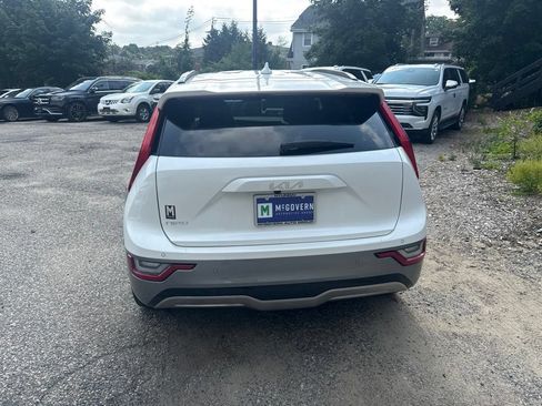 Used 2023 Kia Niro Wave w/ Wave Preserve Package FWD image 5