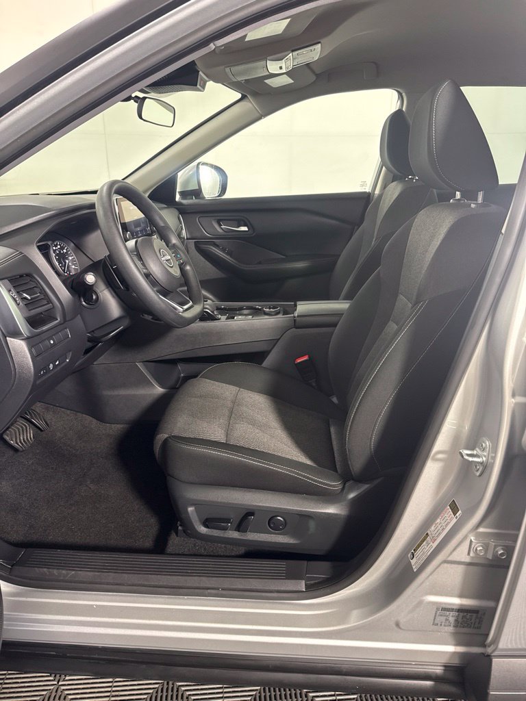 Used 2024 Nissan Rogue SV AWD/4WD image 15