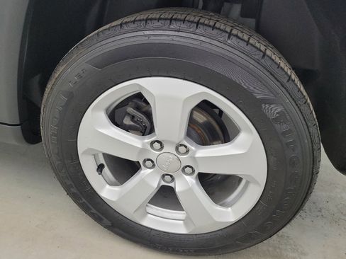 Used 2020 Jeep Compass Latitude w/ Cold Weather Group AWD/4WD image 31