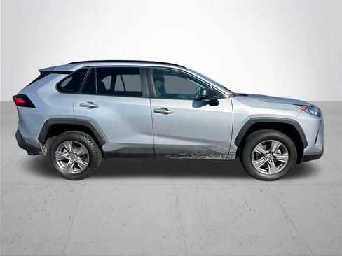 Used 2022 Toyota RAV4 LE image 6