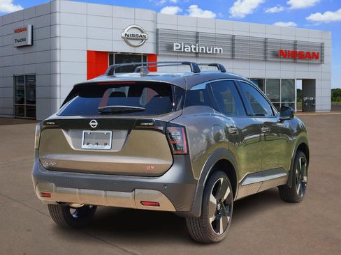 Used 2025 Nissan Kicks SR FWD image 4