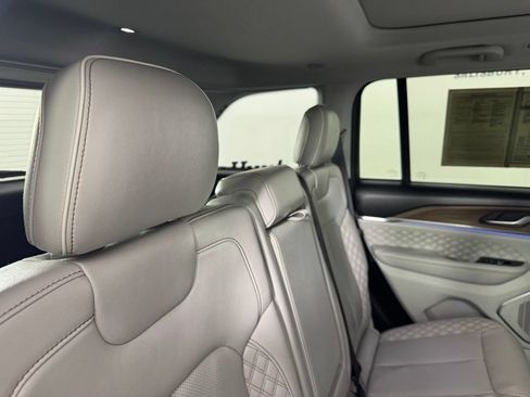 Used 2023 Jeep Grand Cherokee Summit AWD/4WD image 34