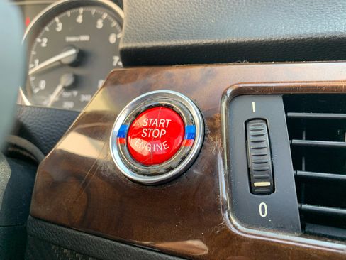 Used 2010 BMW 328i Convertible image 27